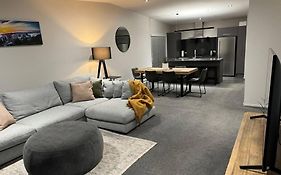 Top Floor Mount Central Apartment With Pool & Spa